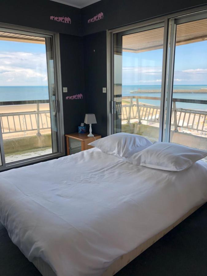Royal Seavieuw Lägenhet Calais Exteriör bild